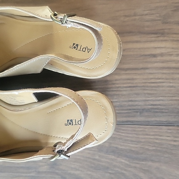 Apt. 9 wedge shoes sandals Taupe Size 7.5 - Picture 5 of 8